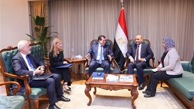 وزيرا العمل والهجرة اليوناني يبحثان فتح آفاق جديدة أمام العمالة المصرية