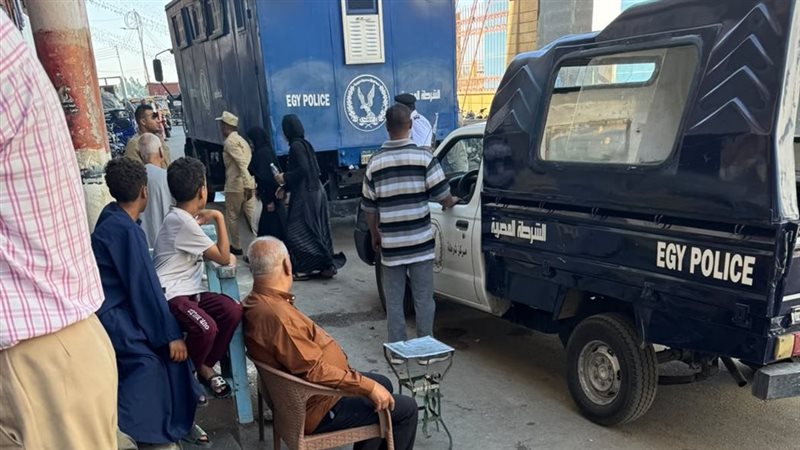 المتهمتين لحظة وصولهم