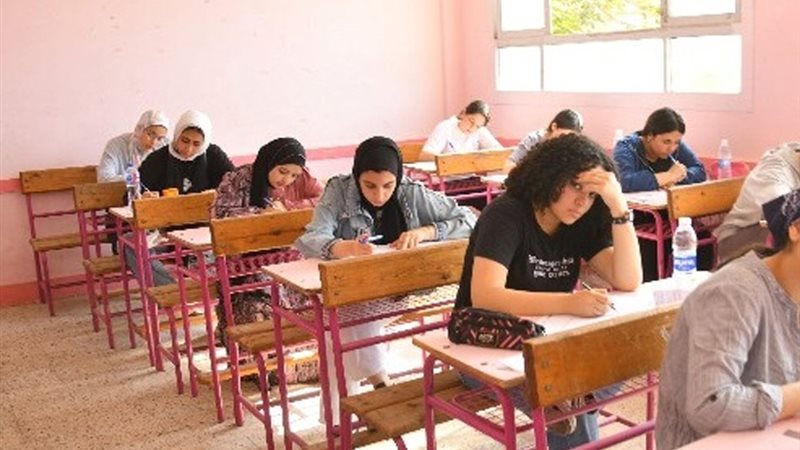طلاب الدبلومات الفنية 