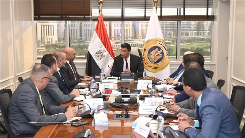 وزير الصناعة