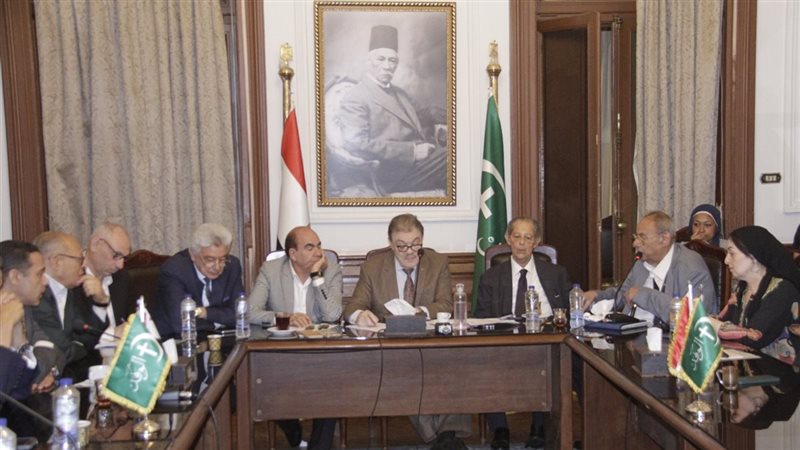 خلال الاجتماع