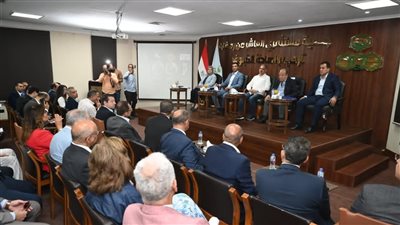 وزير الصناعة ومحافظ الشرقية يبحثان تحديات المصنعين بالعاشر من رمضان 