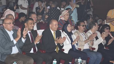 رئيس جامعة المنصورة يشارك في تكريم أبطال «مائة وثلاثون قطعة» بالمهرجان القومي للمسرح