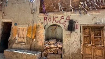 مطالبات بتدخل عاجل.. منزل آيل للسقوط يهدد الأرواح والممتلكات بحي غرب شبين الكوم في المنوفية 