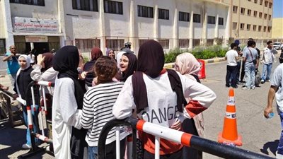 كان في المتناول.. ارتياح بين طلاب علمي رياضة بالبحيرة بعد الرياضيات البحتة