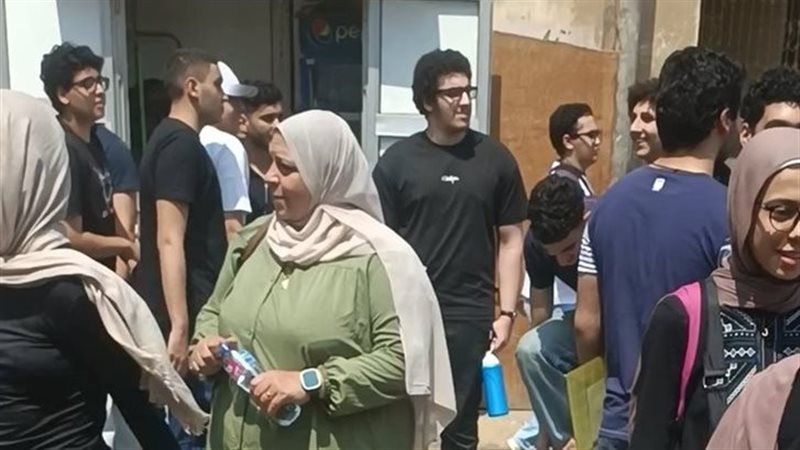 توافد طلاب الثانوية