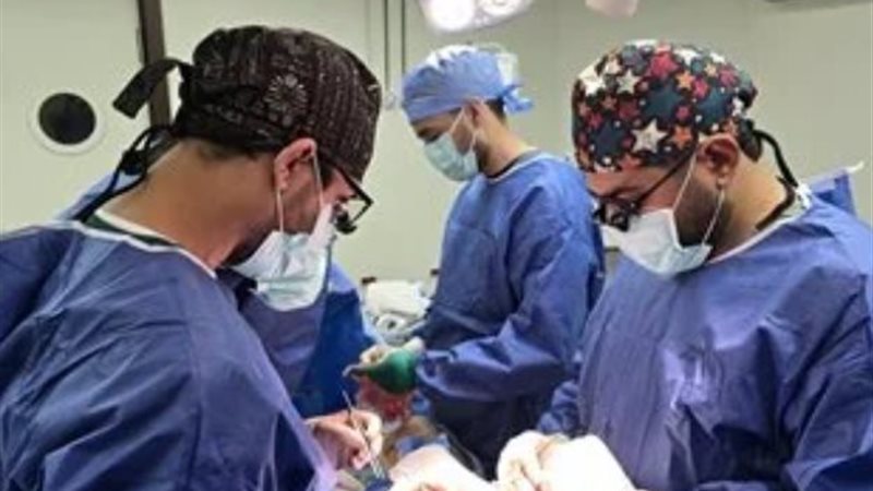 صورة الفريق الطبي