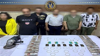 استغلا غيابها وسرقا الخزينة.. ضبط سيدة وزوجها في واقعة سرقة شقة بعين شمس
