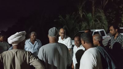 السكرتير العام لمحافظة قنا يتابع إخلاء منزل آيل للسقوط مساعدته مالكه لاستخراج ترخيص