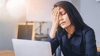 الكورتيزول تحت المجهر.. عادات يومية ترفع هرمون التوتر دون أن تشعر