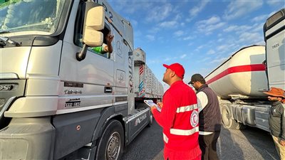 2797 طنًا من المساعدات الإنسانية في طريقها إلى غزة عبر قافلة «زاد العزة»