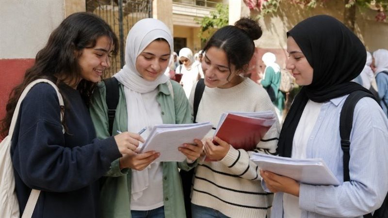 طلاب الشهادة الإعدادية