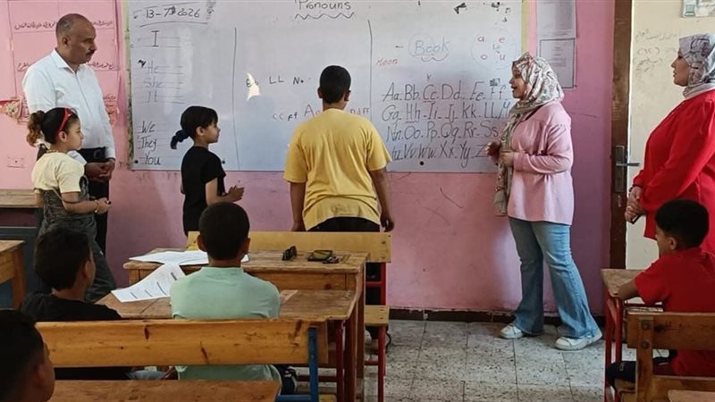 وكيل الوزارة أثناء
