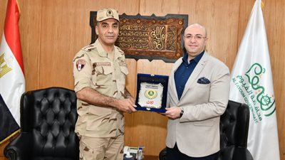 تكريمًا لمسيرة العطاء.. محافظ الفيوم يكرم المستشار العسكري السابق