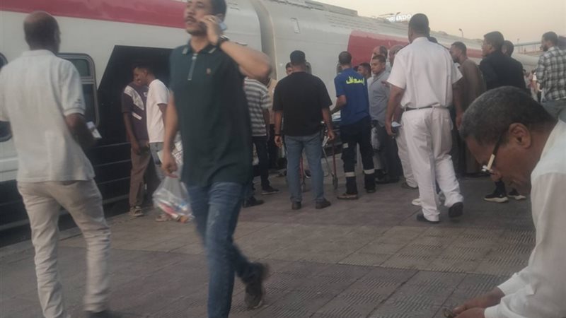 لحظة نقل جثمان الشاب