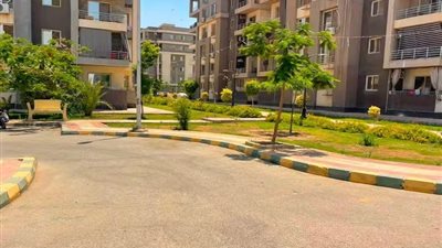 وزيرة الإسكان تستعرض معدلات الإنجاز وتوجه بسرعة تنفيذ المشروعات بالعاشر وحدائق العاشر