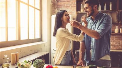 ابدأ يومك مع شريك الحياة.. 7 خطوات بسيطة تصنع الهدوء وتعزز التفاهم