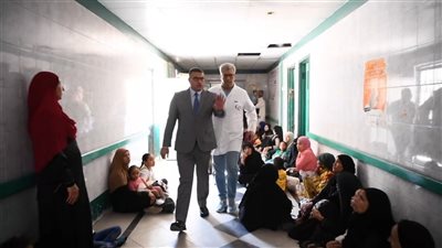 بسبب تدني الأوضاع الصحية.. نقل مدير مستشفى قنا وإحالة مسؤول الدفاتر للتحقيق