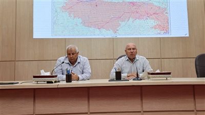وزير النقل ومحافظ مطروح يبحثان مع مشايخ القبائل تطوير خط سكة حديد مطروح–السلوم