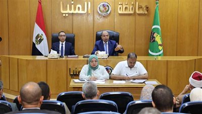 محافظ المنيا: صدارة التقنين تعكس نجاح العمل.. وتسريع التصالح أولوية