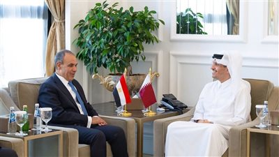 وزير الخارجية ونظيره القطري يبحثان سبل تعزيز العلاقات الثنائية ومتابعة مستجدات الأوضاع الإقليمية