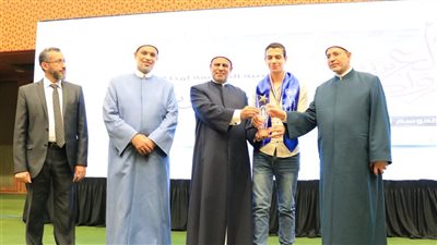 منطقة الدقهلية الأزهرية تهنئ الطالب يوسف الحاصل على المركز الثالث بالثانوية الأزهرية