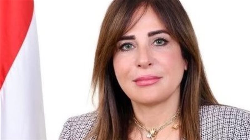 وزيرة الإسكان 