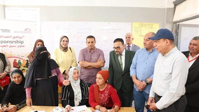 محافظ المنيا يشهد نجاح مجموعات الادخار والإقراض بالأشمونين لدعم 620 سيدة