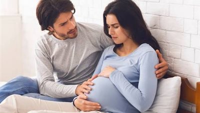 دور الزوج في الحمل.. دعم نفسي وجسدي ينعكس على صحة الأم والجنين