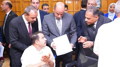 وزير العمل يسلم ذوي الهمم عقودًا ويوقع شراكة للتدريب والتشغيل بالشرقية