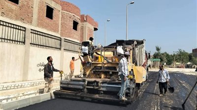 رئيس جهاز بني سويف الجديدة يتابع تطوير الطرق واستكمال مرافق الحي الخامس