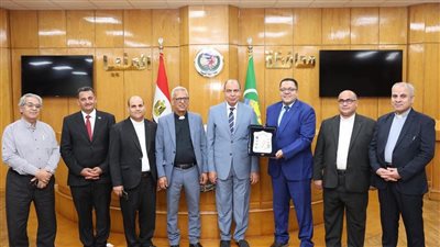 محافظ المنيا يستقبل وفد كلية لاهوت المثال الإنجيلية 