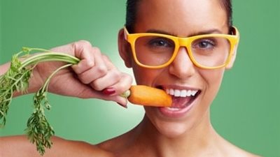 أغاني الأطفال جعلته بطلًا للنظر.. ماذا يقول العلم عن فوائد الجزر؟