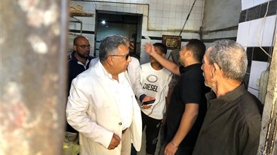 محافظ الدقهلية يشدد على منع تجميع البطاقات التموينية والالتزام بجودة الخبز