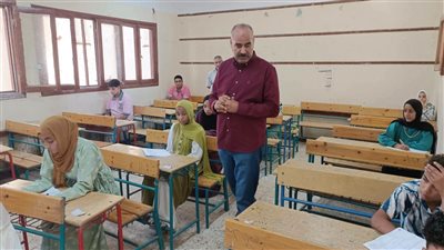 وكيل «تعليم بني سويف» يتابع لجان منقريش ويطمئن على انتظام الامتحانات