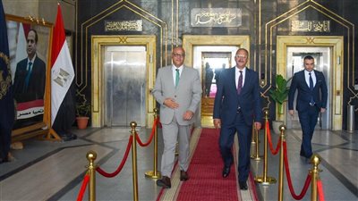 محافظ الإسكندرية يهنئ مدير الأمن الجديد بتوليه مهام منصبه