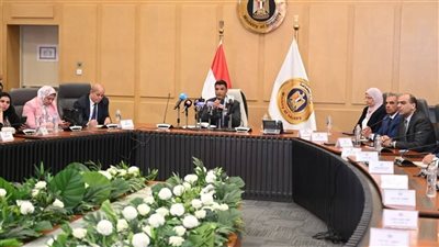 وزير الصناعة يعلن إتاحة نظام الإيجار المنتهي بالتملك للأراضي الصناعية 