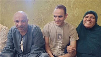 محافظ الفيوم يهنئ الطالب أحمد مجدي الأول على الجمهورية في الثانوية العامة للمكفوفين