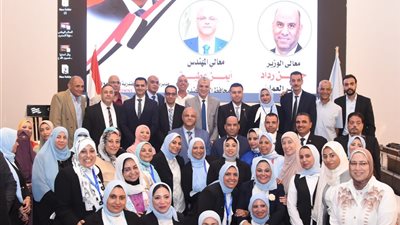 وزير العمل ومحافظ الإسكندرية يشهدان تسليم 200 عقد عمل لأصحاب الفرص الجديدة و 50 عقد عمل لذوي الهمم