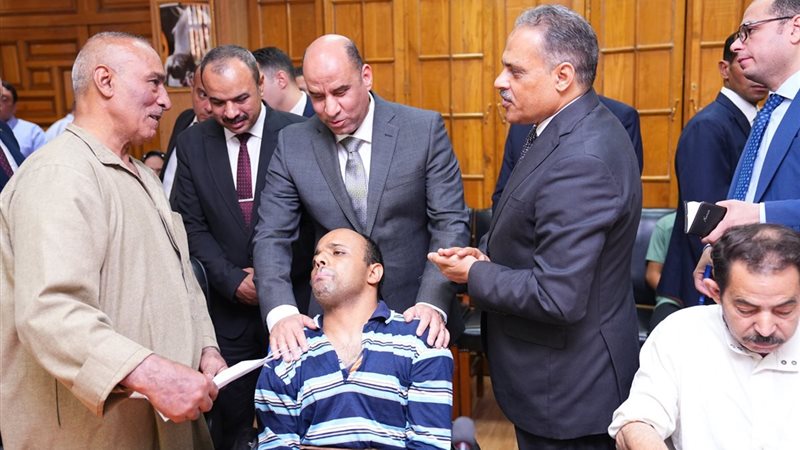وزير العمل ومحافظ