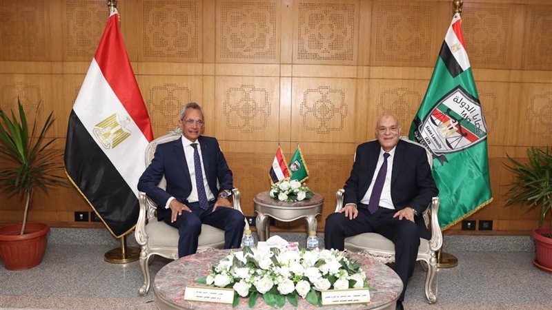 اللقاء 
