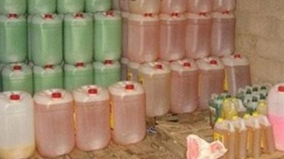ضبط مصنع منظفات غير مرخص بالرحمانية والتحفظ على 3 آلاف لتر صابون سائل