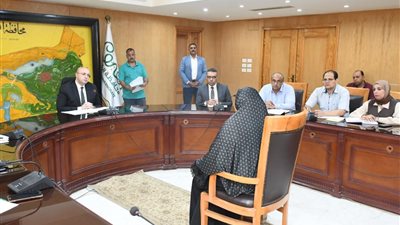 محافظ الفيوم يدعم حالتين إنسانيتين ويوجه بسرعة توفير احتياجات فتاة وأرملة مريضة
