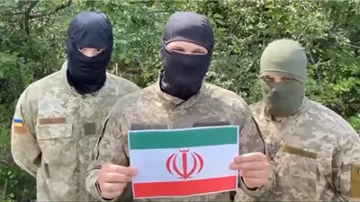 «سفينة واحدة لم تكن كافية».. ملثمون أوكرانيون يهددون إيران بالقتل والحرق