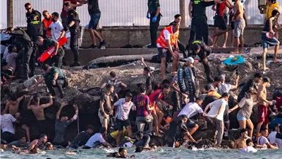 الأمن المغربي يحبط محاولة جديدة لمئات المهاجرين لاقتحام حدود مليلية الإسبانية 