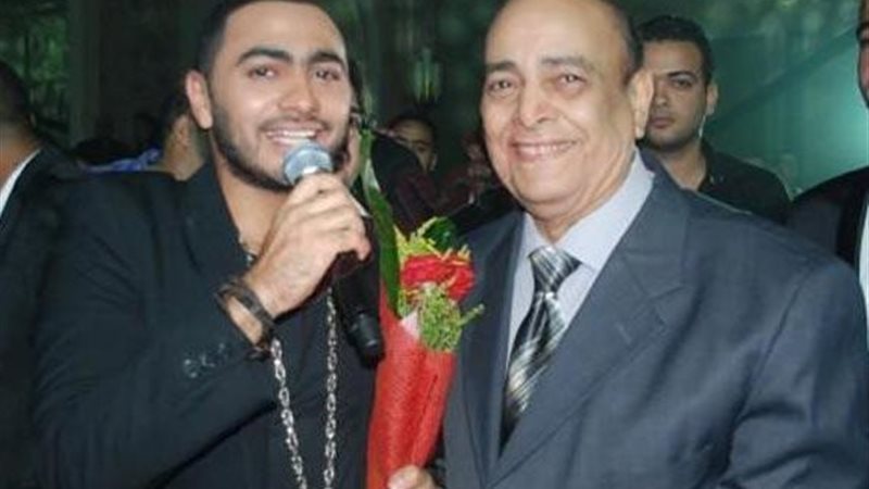 تامر حسني و والده