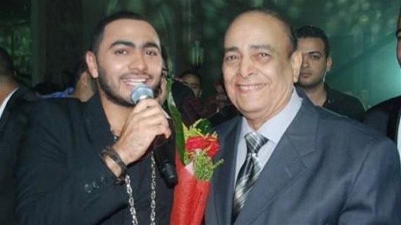 تامر حسني و والده