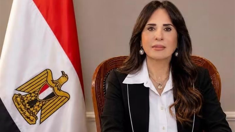 وزيرة الإسكان 