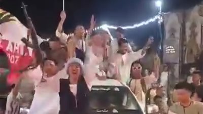 بعد تداول فيديو الرقص بالسلاح الآلي.. القبض على شخصين وبحوزتهما بنادق آلية في قنا