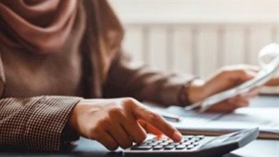 بعد إقرار قانون العمل الجديد.. كيف يوازن التشريع بين عمل المرأة ومسؤوليات الأسرة؟